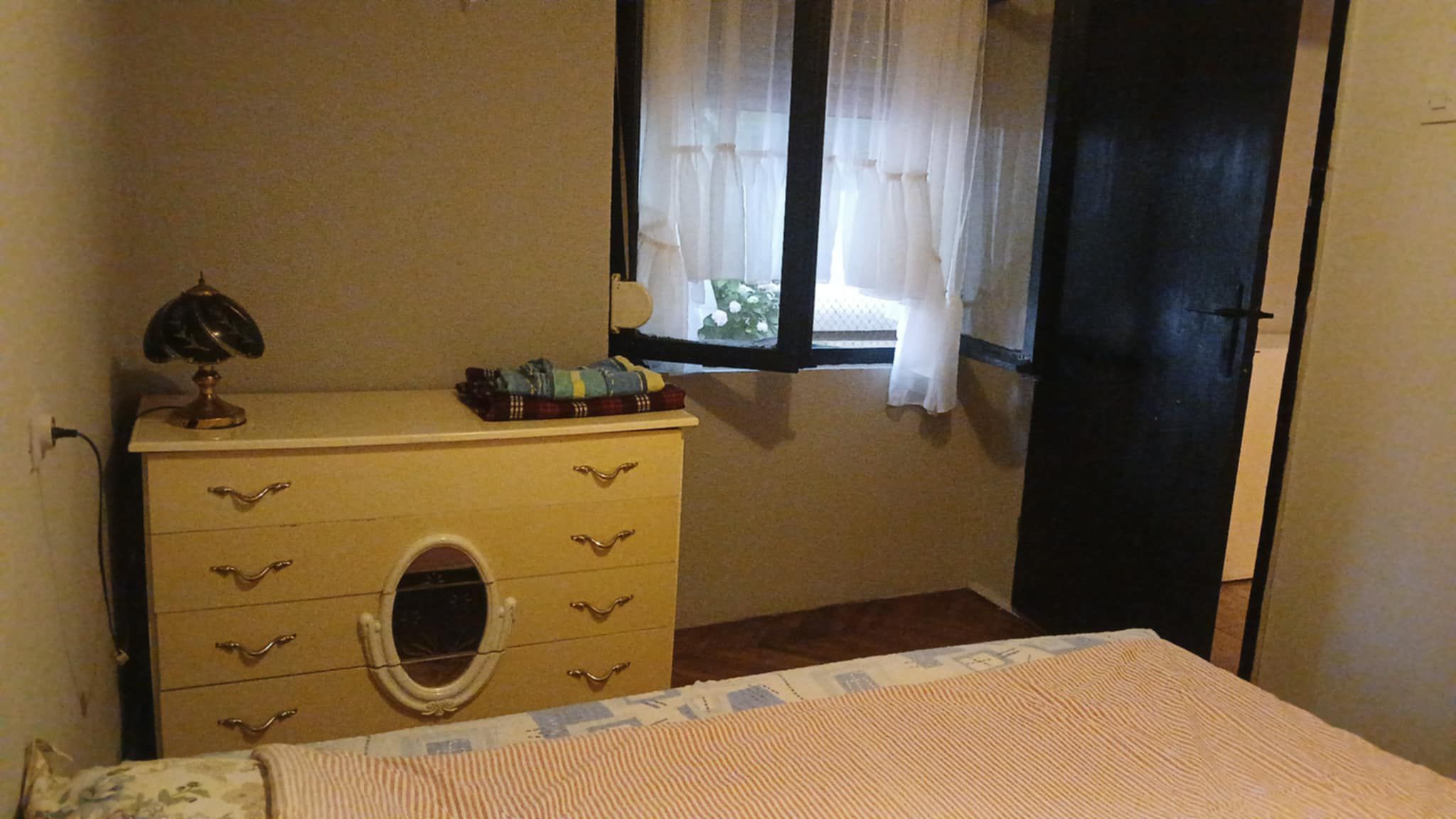 Izdaje se kuća sa dvorištem – Vojvode Mirka Petrovića 24, Konik, Podgorica